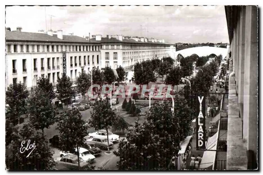 Place Aristide-Briand em Royan — vista de um balcão — editor Elcé, n° 9328 - Frente