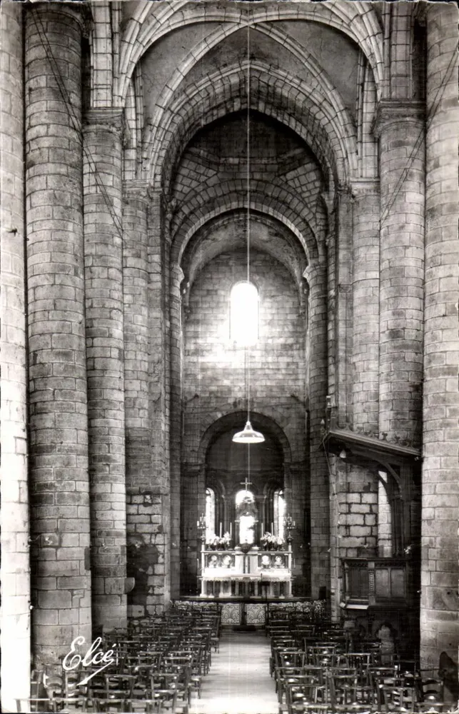 Interior da catedral — Brive (Corrèze) — Chatauneau - Frente
