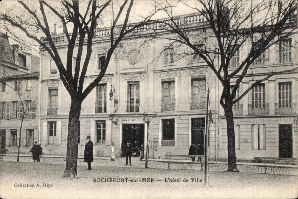 ROCHEFORT-sur-MER — O Hotel de Ville — Hotel de Ville - Frente