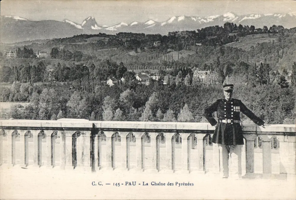 Pau — A Cadeia dos Pirineus — G.C. 145 - Frente