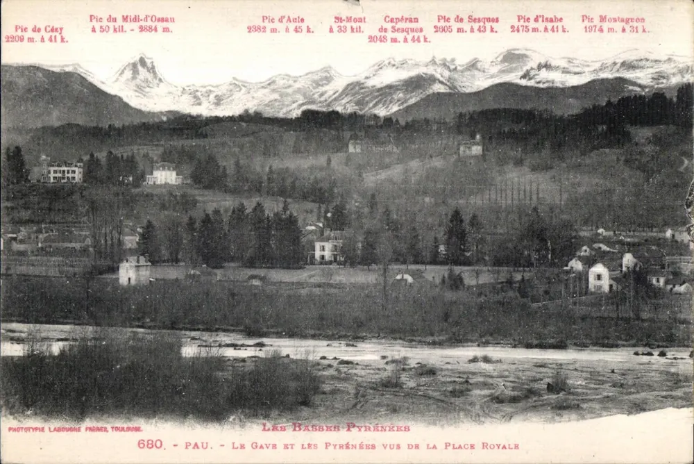 Die Basses Pyrénées von der Place Royale aus — Pau — Panoramablick mit den Gipfeln des Midi-d'Ossau, Aute, Cézy, Sesques, Isabe und Montagron — Phototype Labouche Frères, Toulouse, n° 680 - Vorderseite