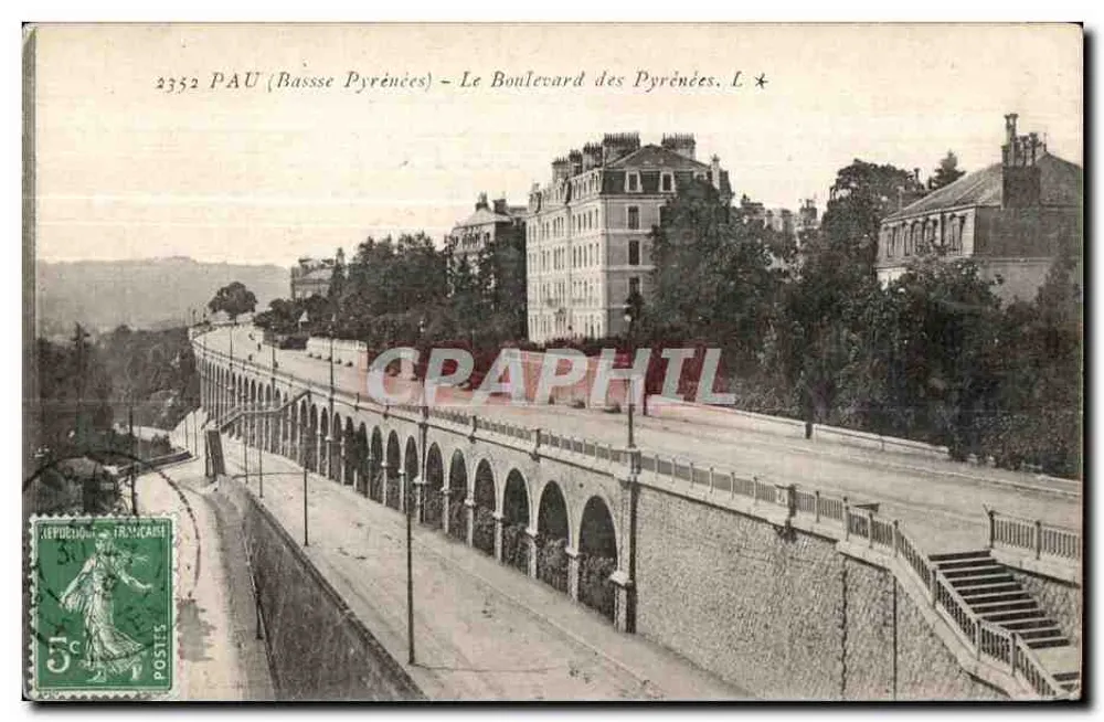 PAU (Baixos Pirineus) — O Boulevard dos Pirineus — L. ★ - Frente