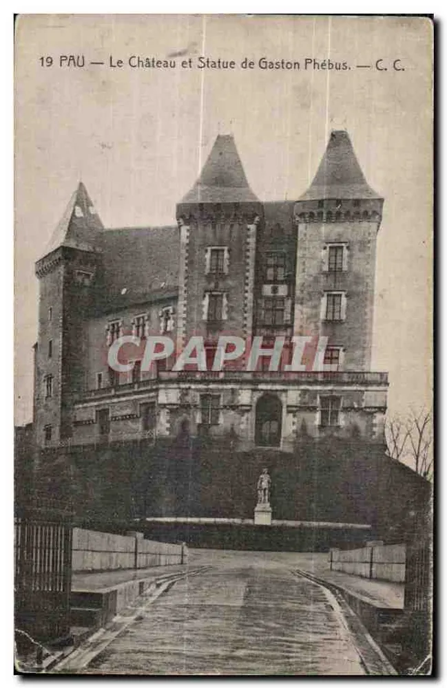 Pau — O Castelo e Estátua de Gaston Phébus — C. C. - Frente