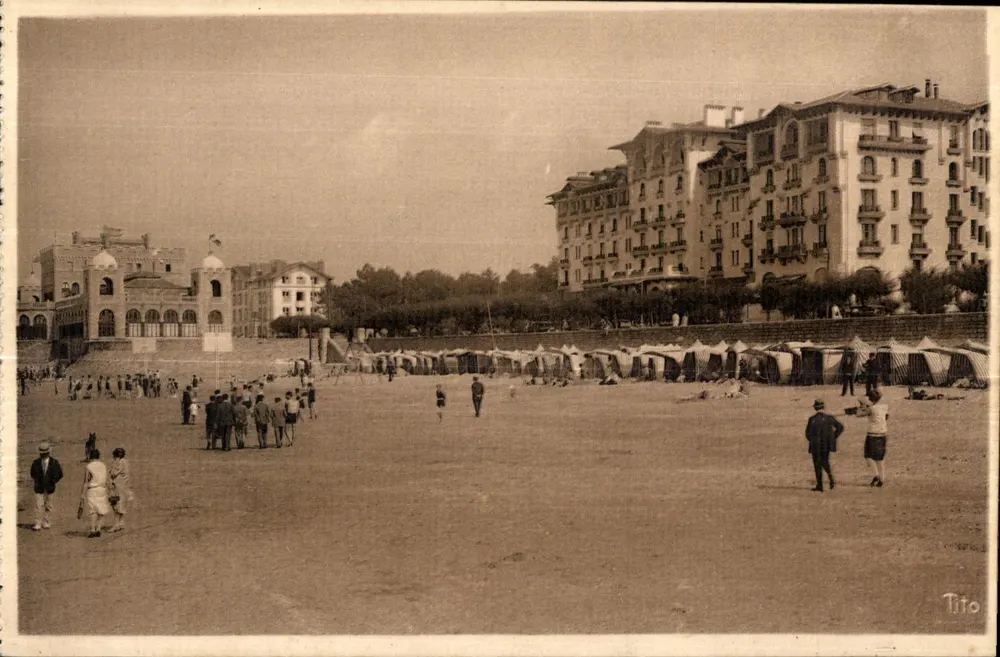Hendaye (Côte Basque) — Die Strände bei Ebbe. Das Hotel Eskrualduna. Das Casino. - Vorderseite