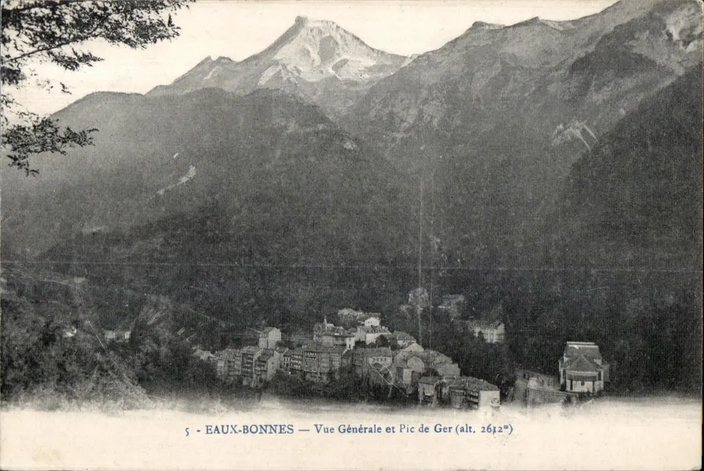 Eaux-Bonnes — Vista Geral e Pic de Ger (alt. 2612m) - Frente