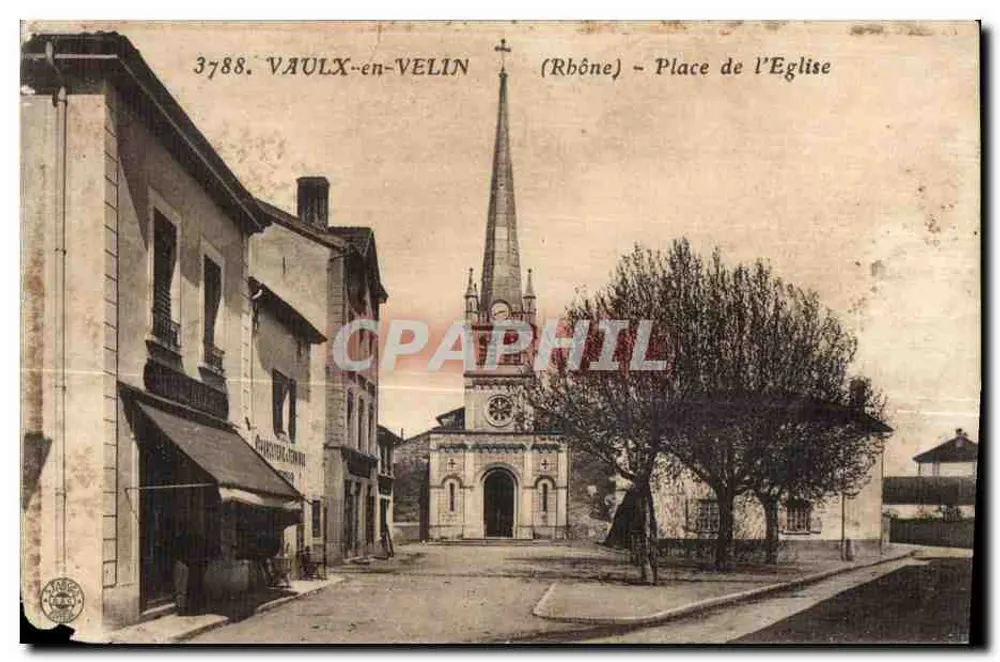 Vaulx-en-Velin (Rhône) — Place de l'Église avec église et bâtiments - Vorderseite