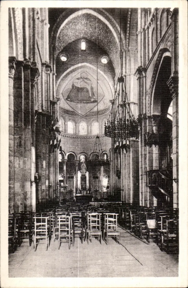 Paray-le-Monial — Innenansicht der Basilika des Heiligen Herzens — Verleger Arin Photomechanique, Paris - Vorderseite