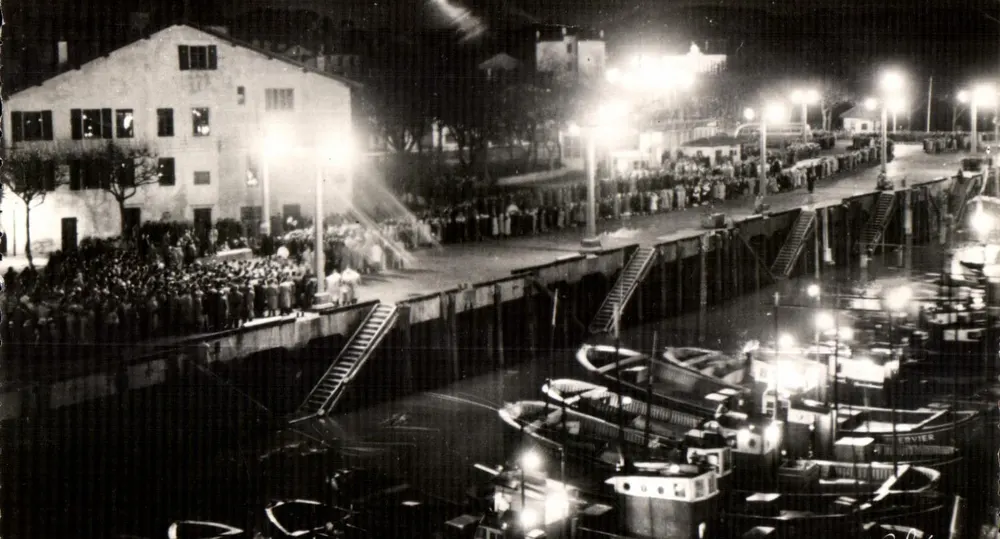 Der Hafen in der Nacht — ST-JEAN-DE-LUZ — L. CHATAGNEAU 92, Cours Victor-Hugo, Wiedergegeben - Vorderseite