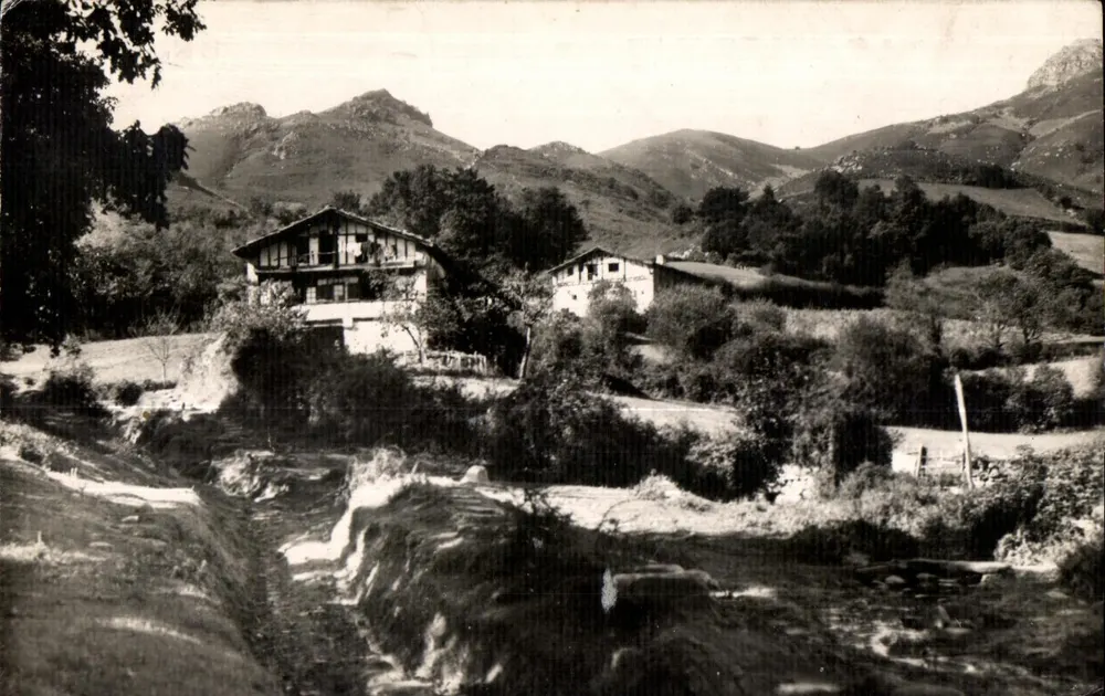 Environs de SAINT-JEAN-DE-LUZ — La Rhune et Vieilles fermes basques — Édition CERASIN - Frente