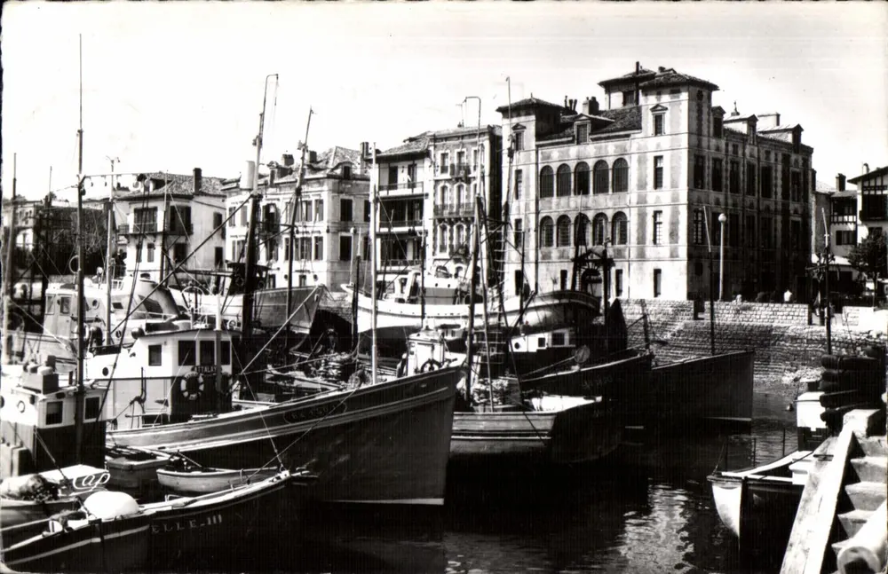 Saint-Jean-de-Luz — Der Hafen und das Haus der Infantin — Réal-Photo - Vorderseite