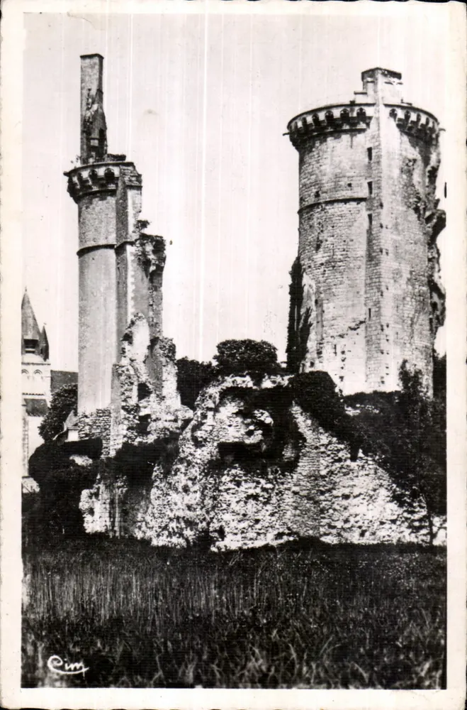 Mehun-sur-Yèvre — Ruinen des Schlosses von Charles VII — Photographie Ombrier Mâcon - Vorderseite