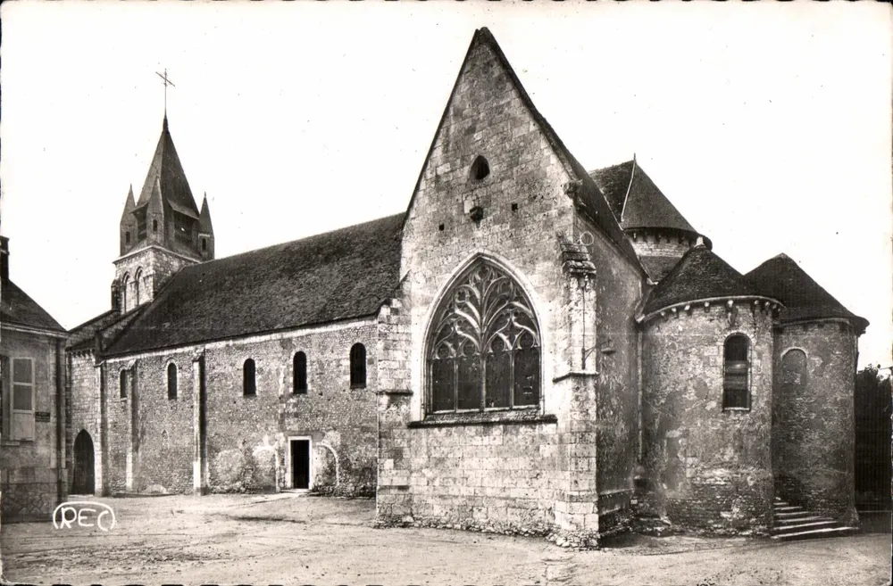 Mehun-sur-Yèvre — romanische Kirche 11. & 12. Jahrhundert — M. ROUSSEL, Foto-Verlag - Vorderseite
