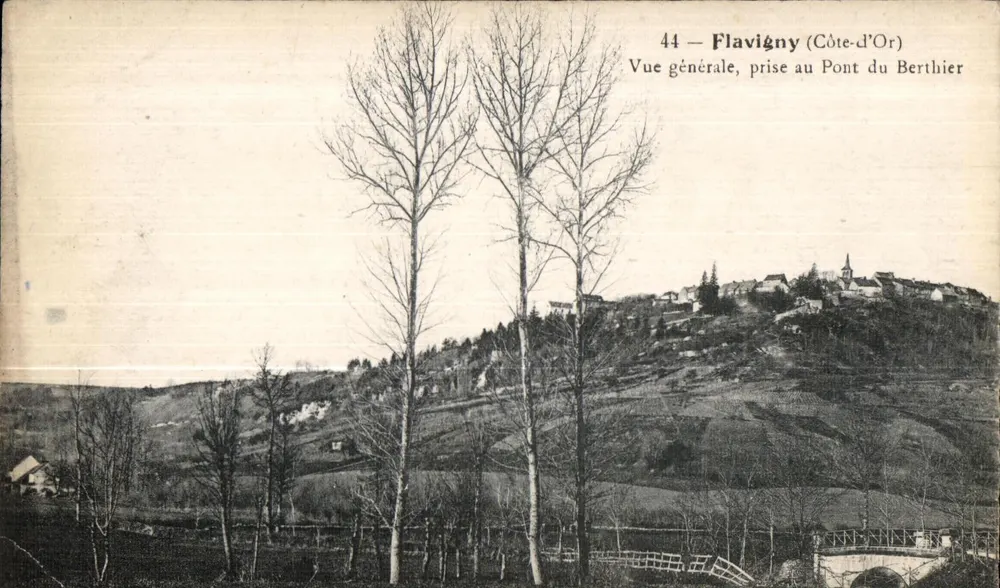 Flavigny (Côte-d'Or) — Allgemeine Ansicht vom Pont du Berthier — Côte-d'Or - Vorderseite