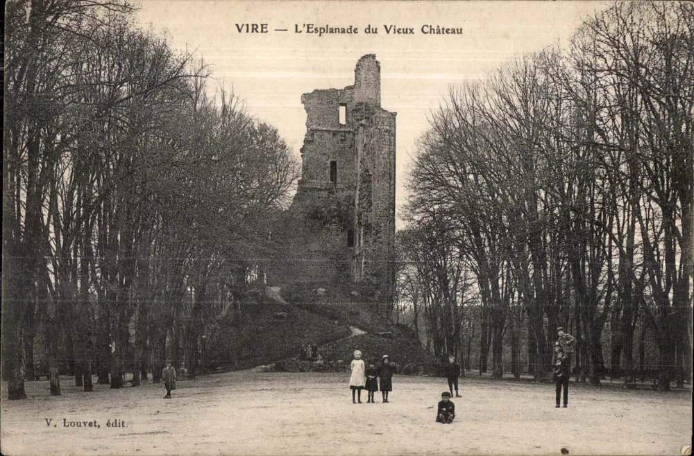 Vire — A Esplanada do Velho Castelo — V. Louvvet, editor - Frente