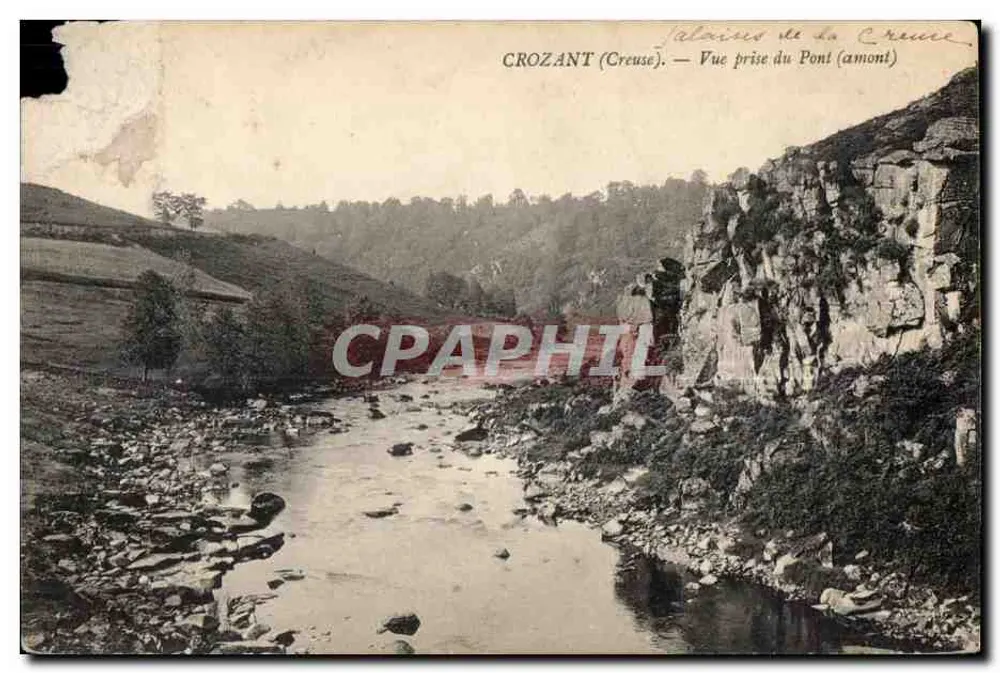 Crozant (Creuse) — Ansicht vom Pont (aufwärts) - Vorderseite