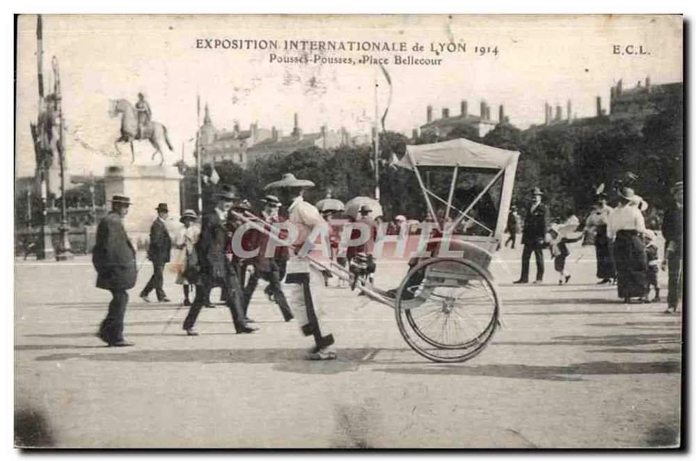 Internationale Ausstellung Lyon 1914 — Place Bellecour mit Kutsche und Reitstatue — Verlag E.C.L. - Vorderseite