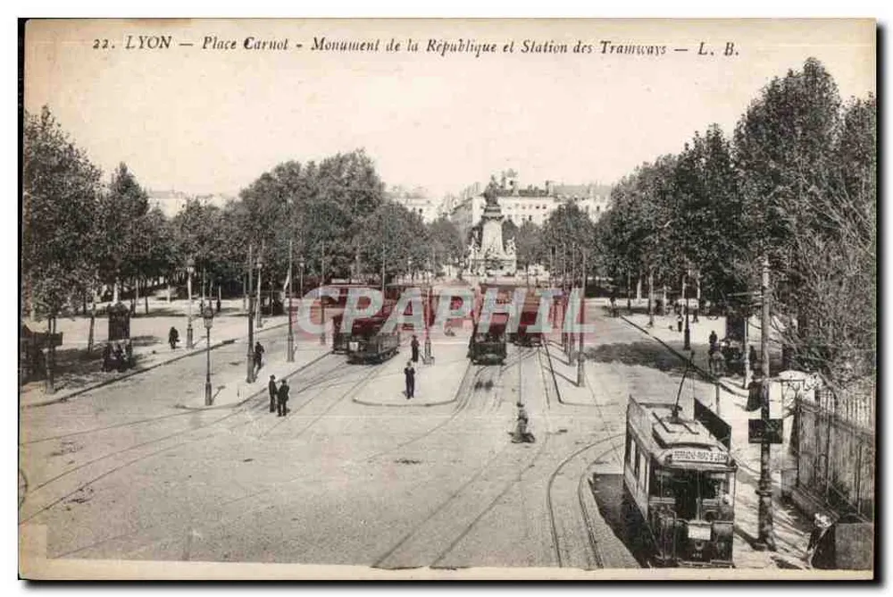 LYON — Place Carnot — Denkmal der Republik und Tramway-Station — L. B. - Vorderseite