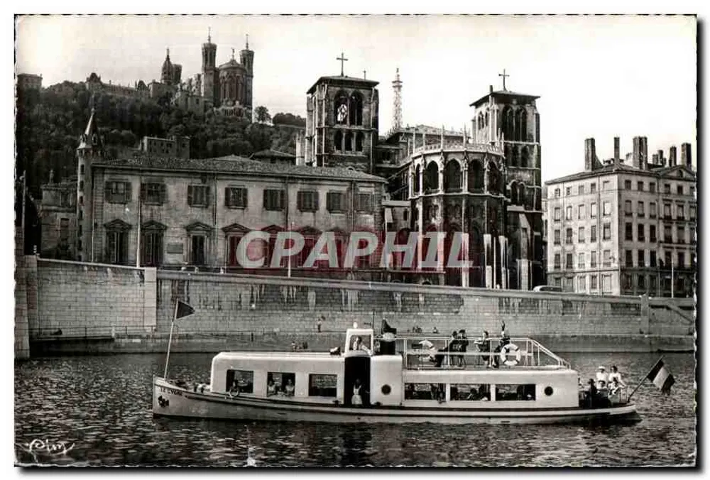 Ansicht von Lyon — La Confluence — touristischer Kahn auf dem Rhône — Verlag - Vorderseite