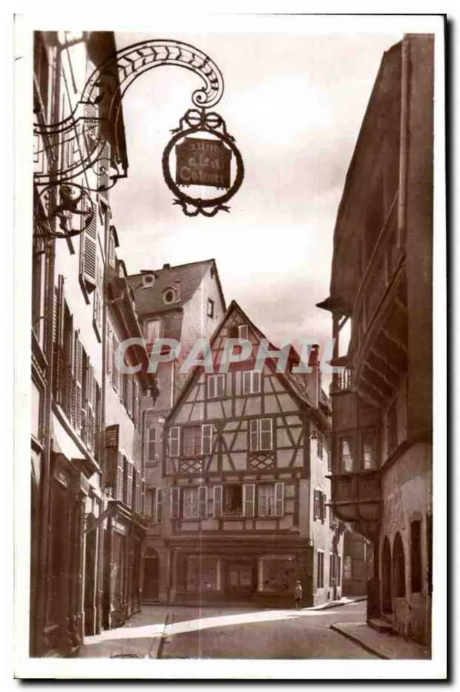 Vista de rua em Darmstadt — prefeitura e sinal 'zum alten Colonn' — editor não visível - Frente