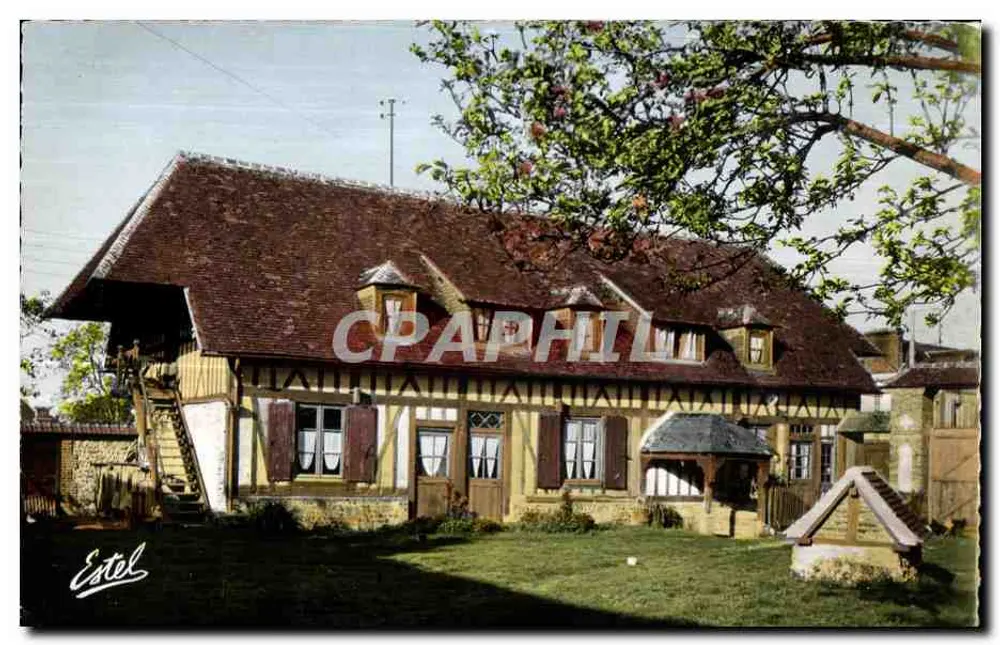 Casa de madeira em Estel — editor Estel, número de série não visível - Frente