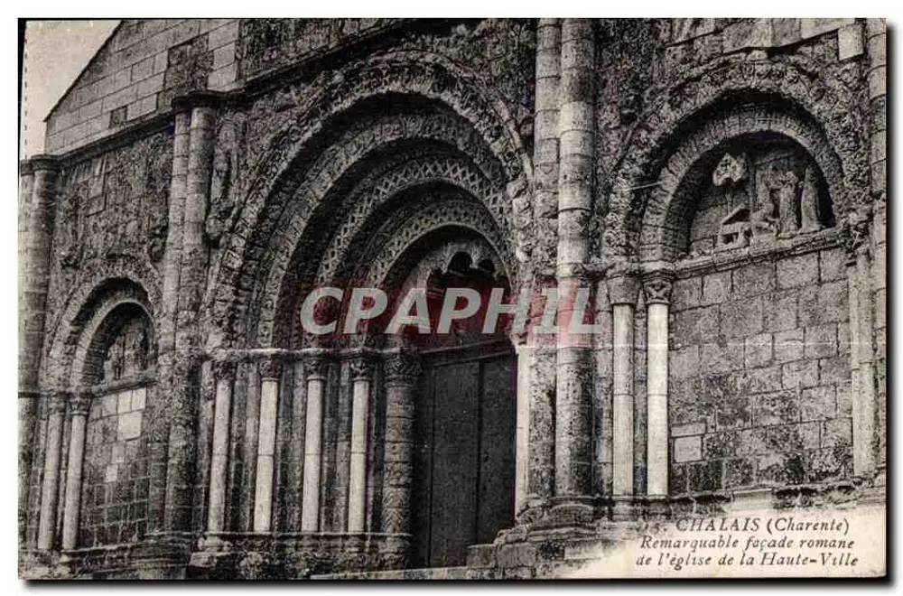 Chalais (Charente) — Bemerkenswerte romanische Fassade der Kirche der Oberstadt - Vorderseite