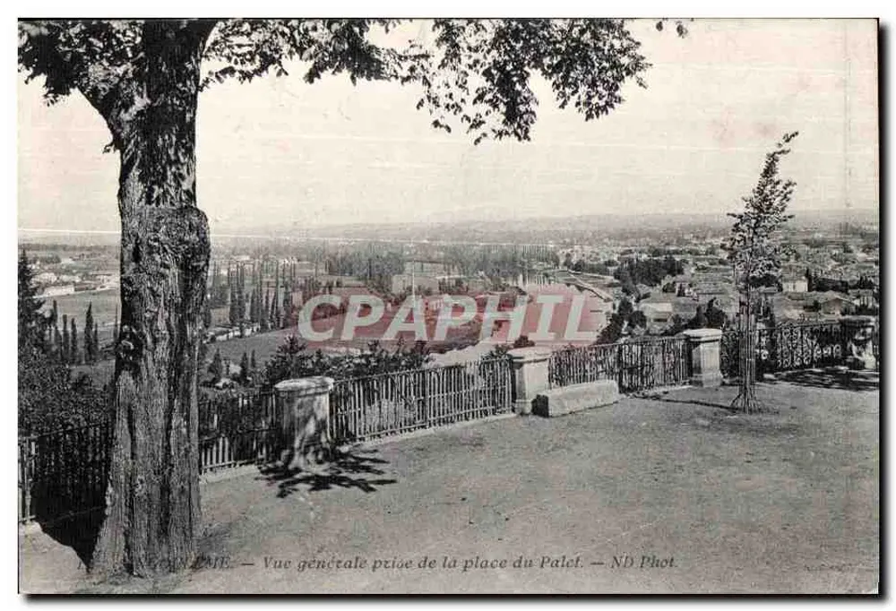 Nîmes — Allgemeiner Blick vom Place du Palais — ND Phot. - Vorderseite