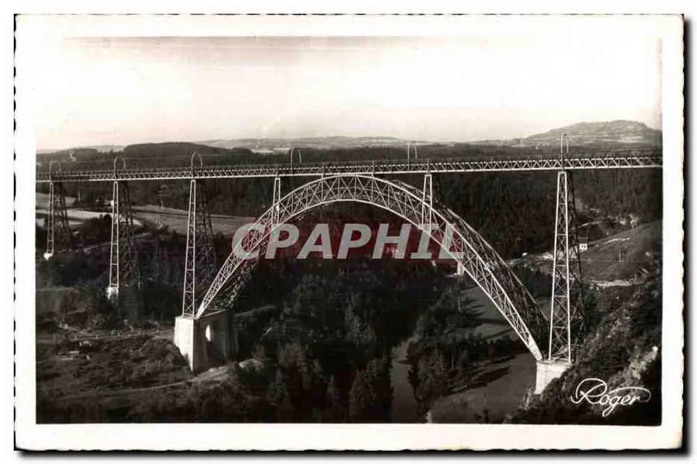 Metallischer Bogenbrücke — Luftaufnahme — Roger - Vorderseite