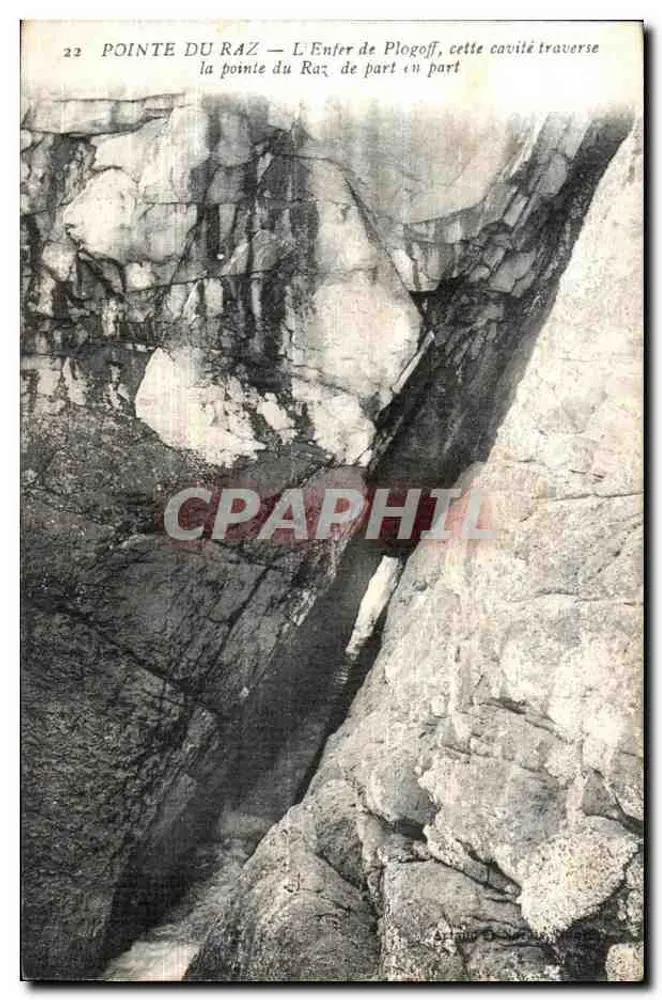 Pointe du Raz — L'Enfer de Plogoff, diese Höhle verläuft von Ende zu Ende durch die Pointe du Raz - Vorderseite