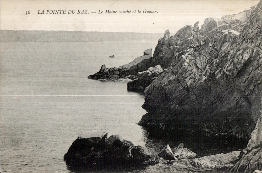 A Ponta do Raz — O Mônaco deitado e o Gnomo. - Frente
