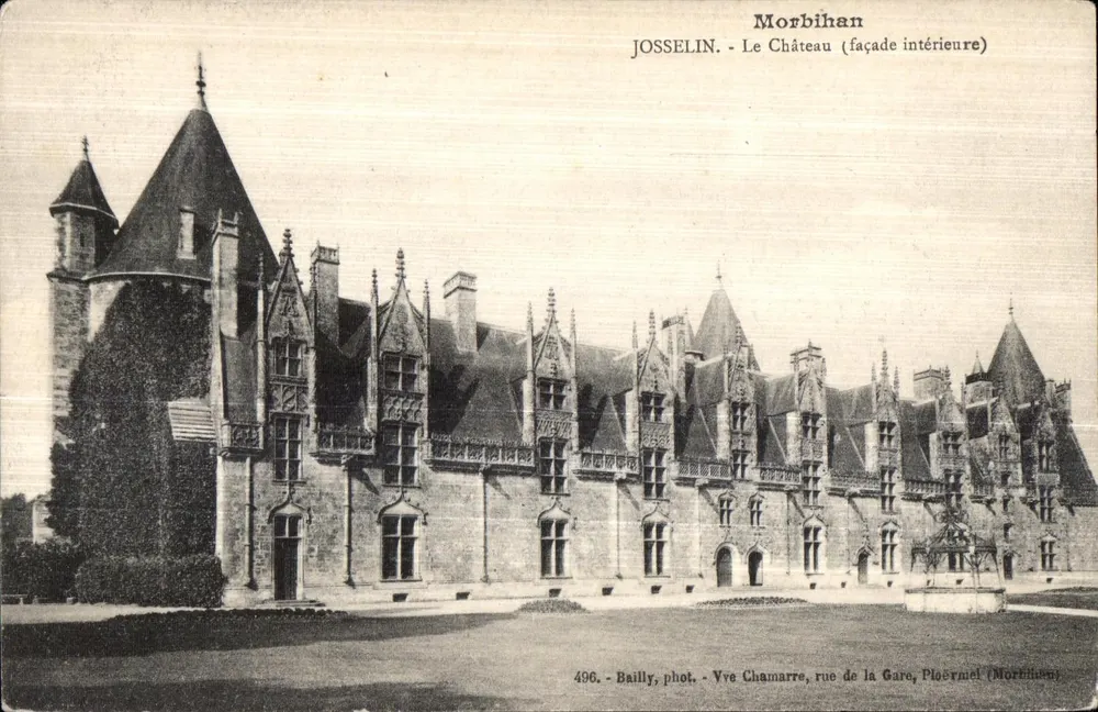 Josselin - O Castelo (fachada interna) — Morbihan — Bailly, fot. Vve Chamarre, rua da Estação, Ploermel (Morbihan) - Frente