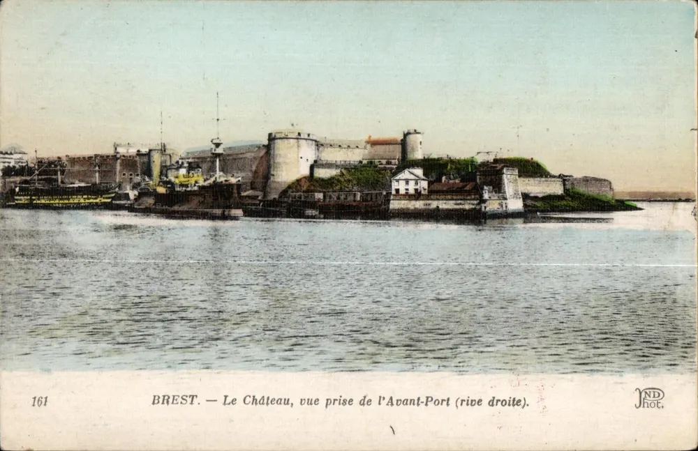 BREST — Das Schloss, Ansicht vom Avant-Port (rechte Seite) — ND Phot. n°161 - Vorderseite