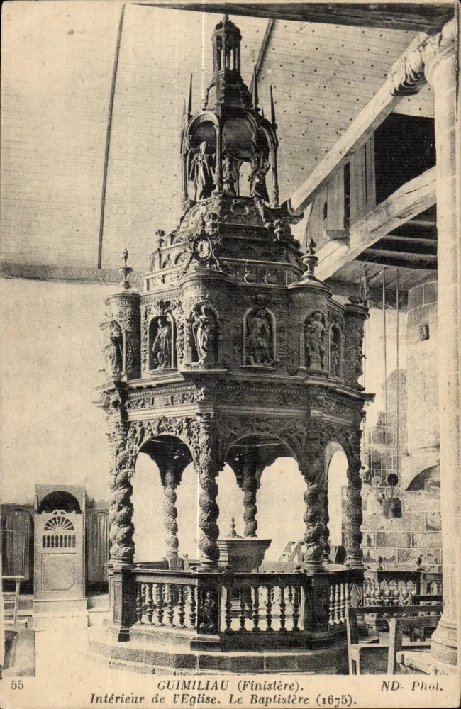 Guimiliau (Finistère) — Innenraum der Kirche. Das Taufbecken (1675) — ND. Phot. - Vorderseite