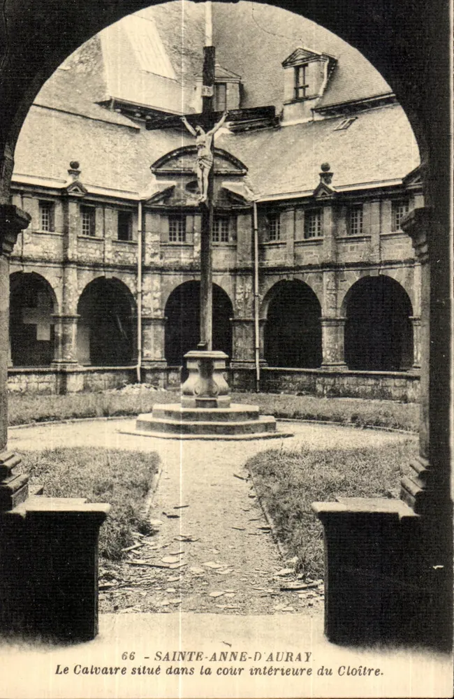 Sainte-Anne-d'Auray — Der Calvarienberg im Innenhof des Klosters — G. Arnaud, Verleger, Nantes - Vorderseite