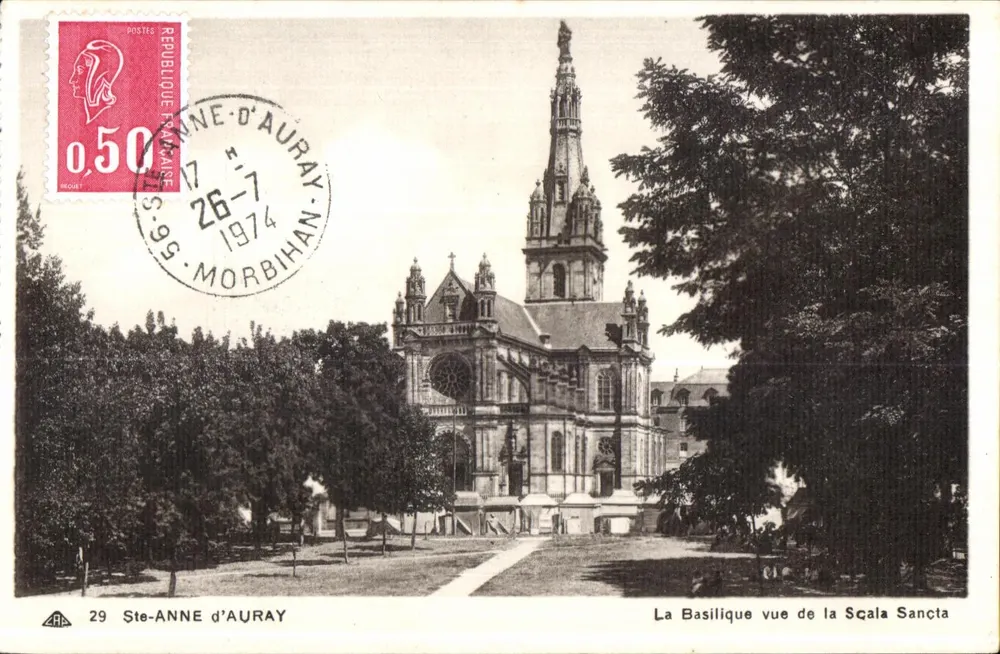 Ste-Anne d'Auray — Die Basilika vom Scala Sancta aus gesehen — Verleger: Moutet, n°29 - Vorderseite