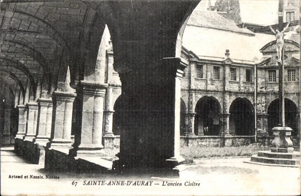 Sainte-Anne-d'Auray — O antigo Claustro — Artaud et Nozais, Nancies 67 - Frente