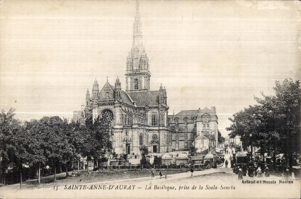 Sainte-Anne-d'Auray — Die Basilika, Ansicht von der Scala-Sancta — Artaud et Nozais, Nantes - Vorderseite