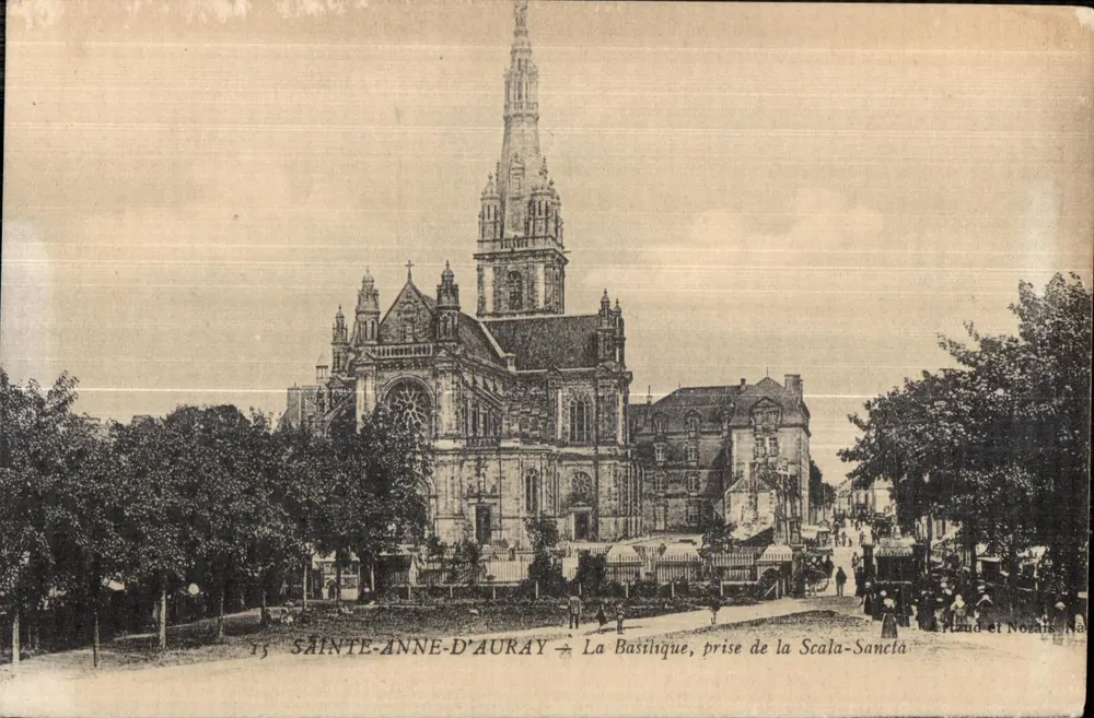 Sainte-Anne-d'Auray — Die Basilika, Ansicht von der Scala-Sancta — Plaud et Novais - Vorderseite