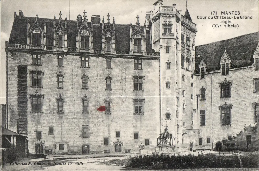 NANTES - Cour du Château - Das Grand Logis (15. Jahrhundert) — Collection F. Chapeau, Nantes 15 mille - Vorderseite