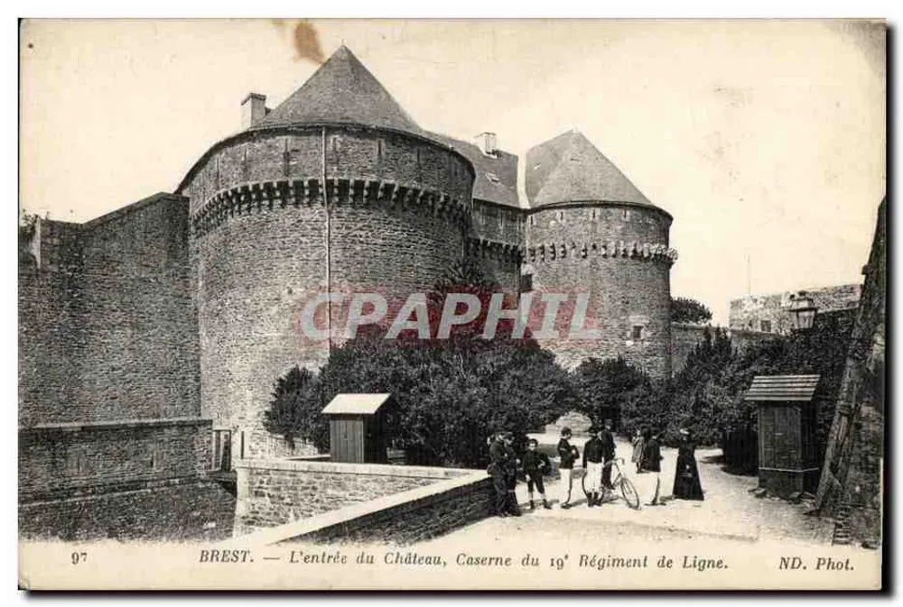Brest — Eingang zum Schloss, Kasernen des 19. Linienregiments — ND. Phot. - Vorderseite