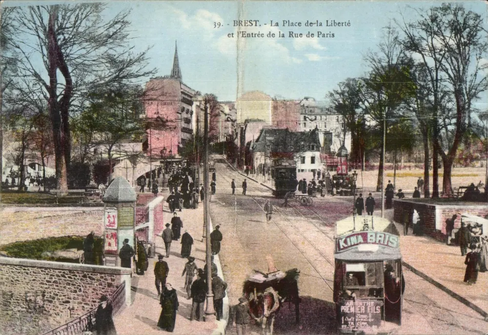 BREST - Die Place de la Liberté und der Eingang der Rue de Paris — Verleger KINA BATS, n°39 - Vorderseite