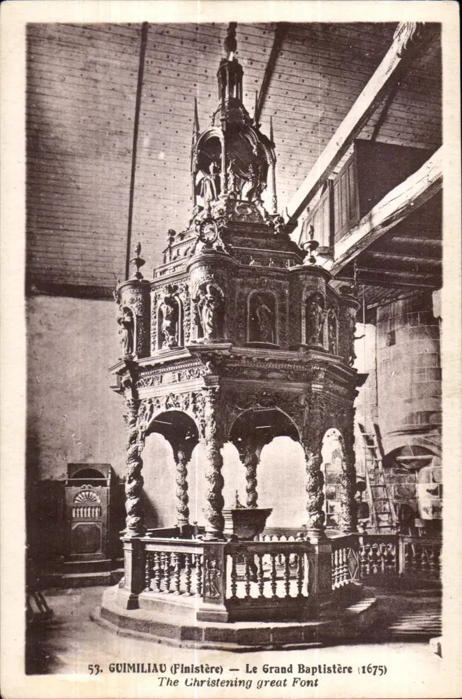Guimiliau (Finistère) — Der Große Taufstein (1675) — Der Taufstein - Vorderseite
