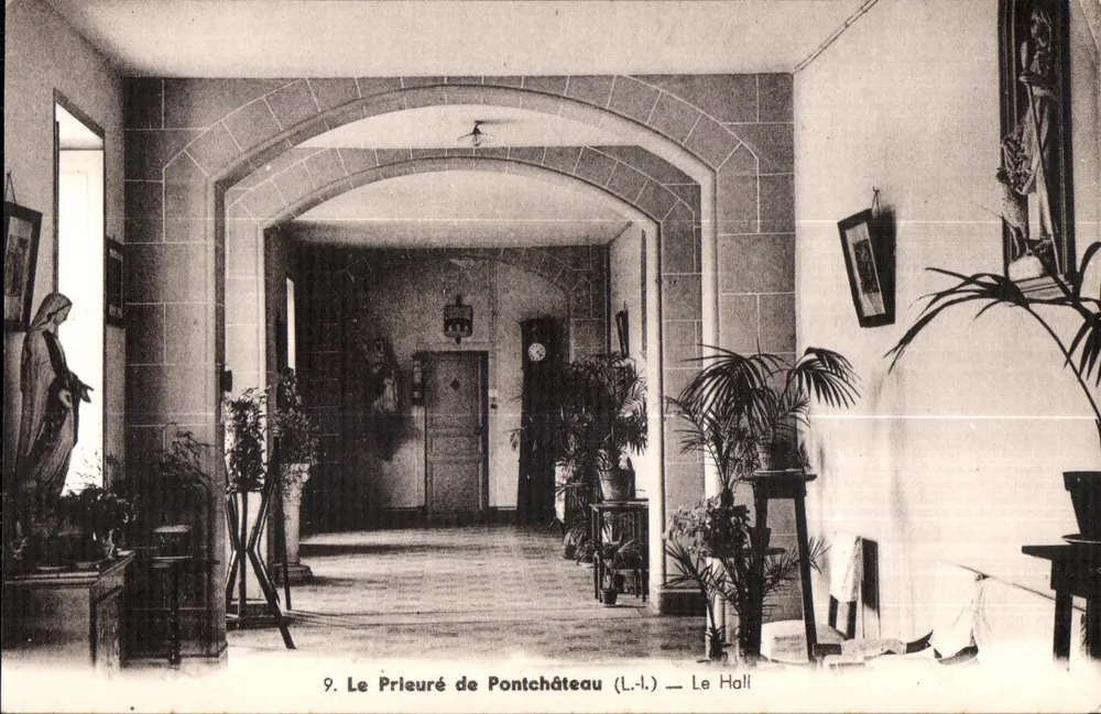 O Priorado de Pontchâteau — O Salão — (L.-L.) - Frente