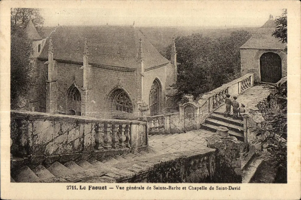 Le Faouët — Allgemeine Ansicht von Sainte-Barbe und Kapelle Saint-David - Vorderseite
