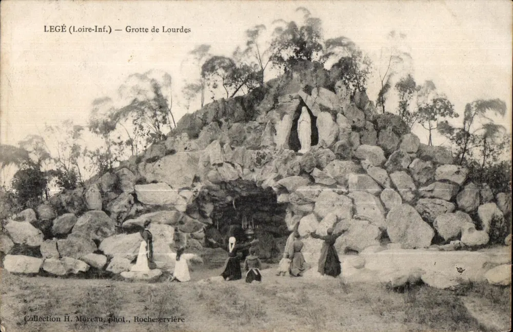 Gruta de Lourdes — LEGÉ (Loire-Inf.) — Coleção H. Moreau, fot. Rocheservière - Frente