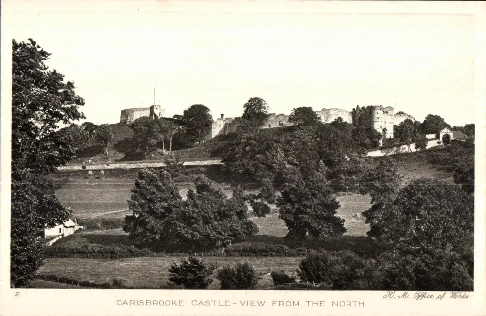 Carisbrooke Castle — vista do norte — H.M. Office of Works - Frente