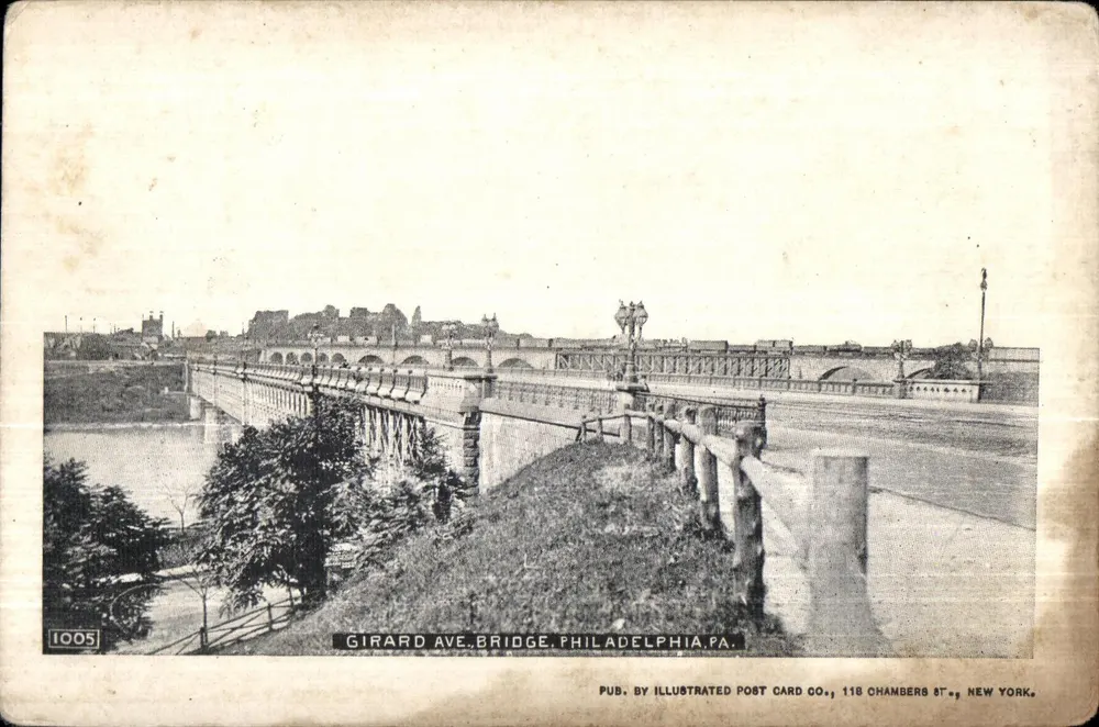 Girard Ave. Bridge — vue du pont sur la rivière — éditeur: Illustrated Post Card Co., 118 Chambers St., New York - Frente
