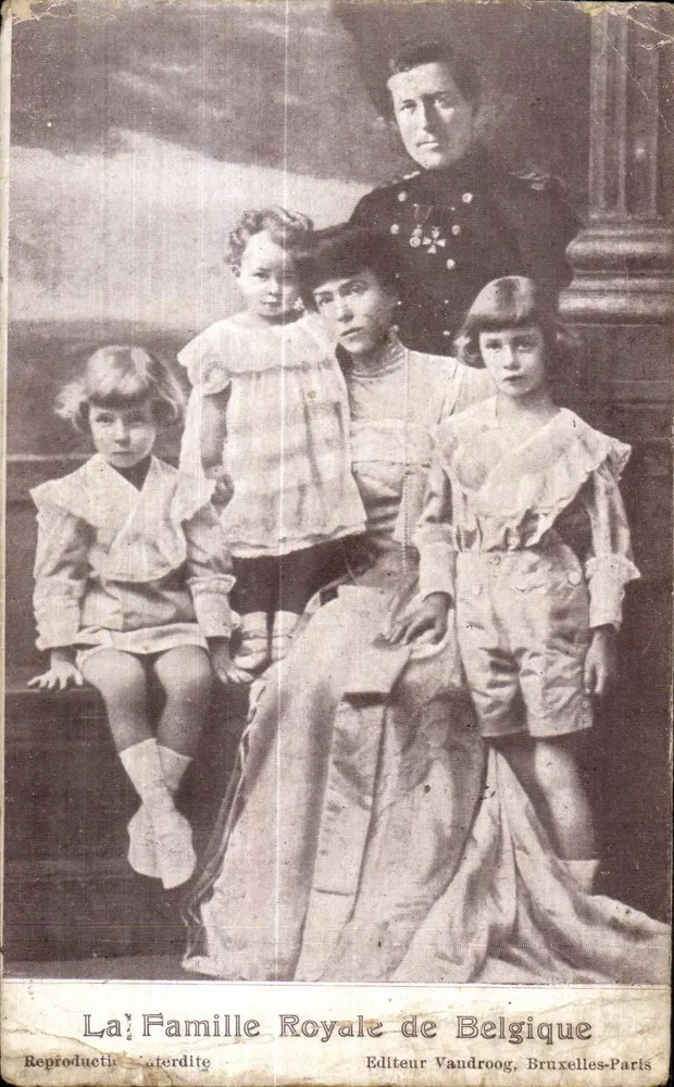 A Família Real da Bélgica — Reprodução — Editor Vandroog, Bruxelas-Paris - Frente