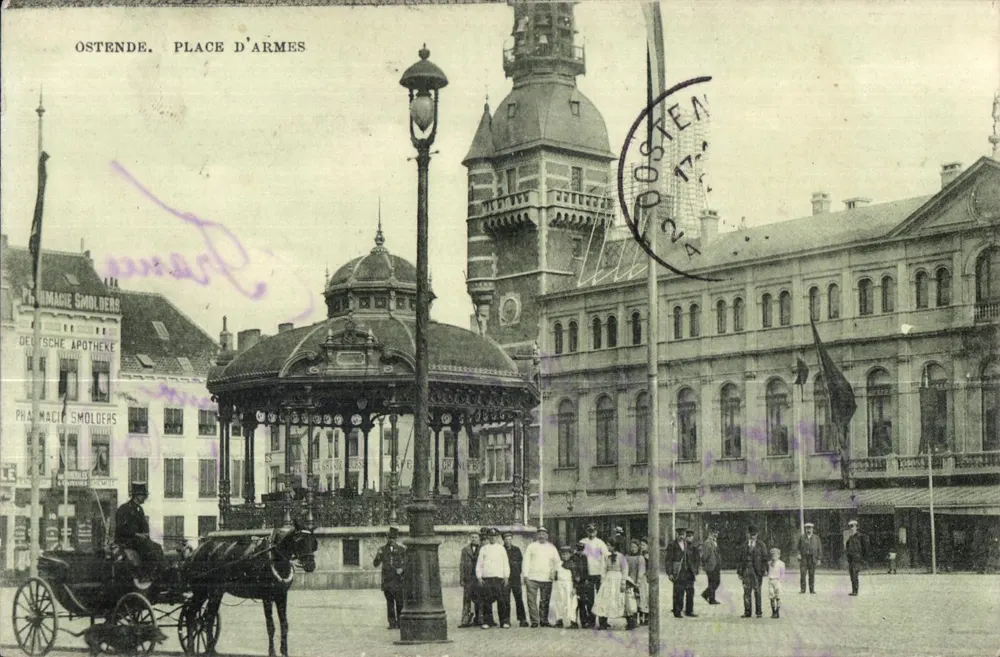 Ostende. Place d'Armes — vue avec kiosque et tour de l'hôtel de ville, éditeur Ph. Smolders - Frente