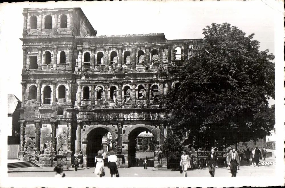 पोर्टा निग्रा — ट्रेव्स — एडिशन ला सिगोन्ने, संख्या 245 - आगे