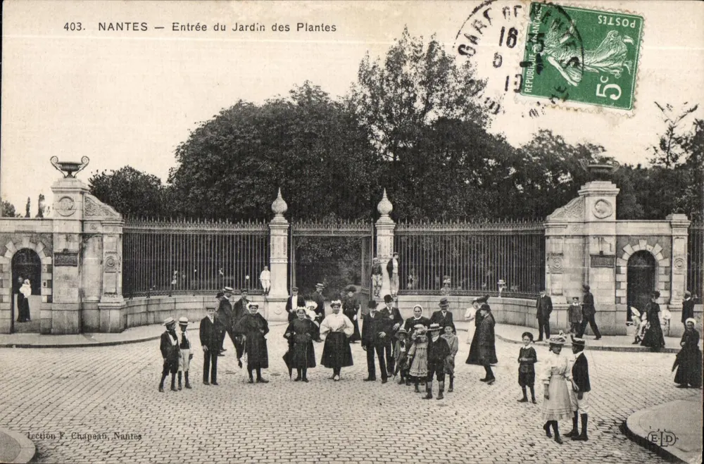 NANTES — Entrada do Jardim das Plantas — Edição F. Chapean, Nantes - Frente